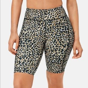 Outdoor Voices NWT 10” Zoom Leopard Short